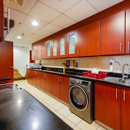 Lunar Cozy Hostel - Jbr Dubaï Extérieur photo